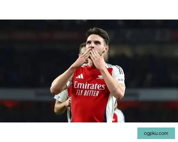 卡拉格力挺恩佐在凯塞多赖斯热议中同样堪称英超顶级中场之一球星